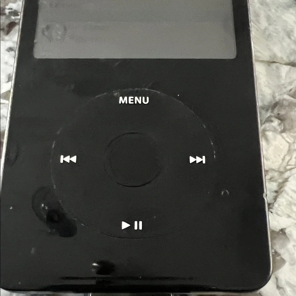 Apple 5th Gen IPod. 30GB model A1136 - Picture 2 of 6